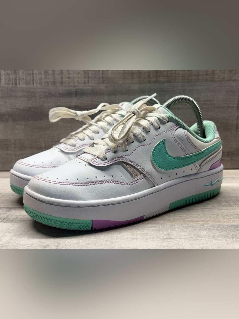 Nike Gamma Force Women’s 7 White Emerald Rise Fuchsia Sneakers FN7109-100